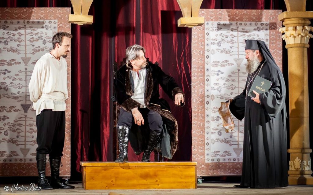Teatrul devine materie opţională în învăţământul preuniversitar