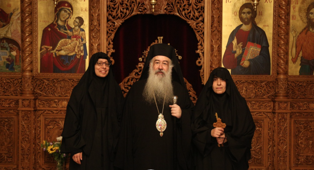 رسامة راهبتان جديدتان في دير السيدة العذراء ينبوع الحياة دبين