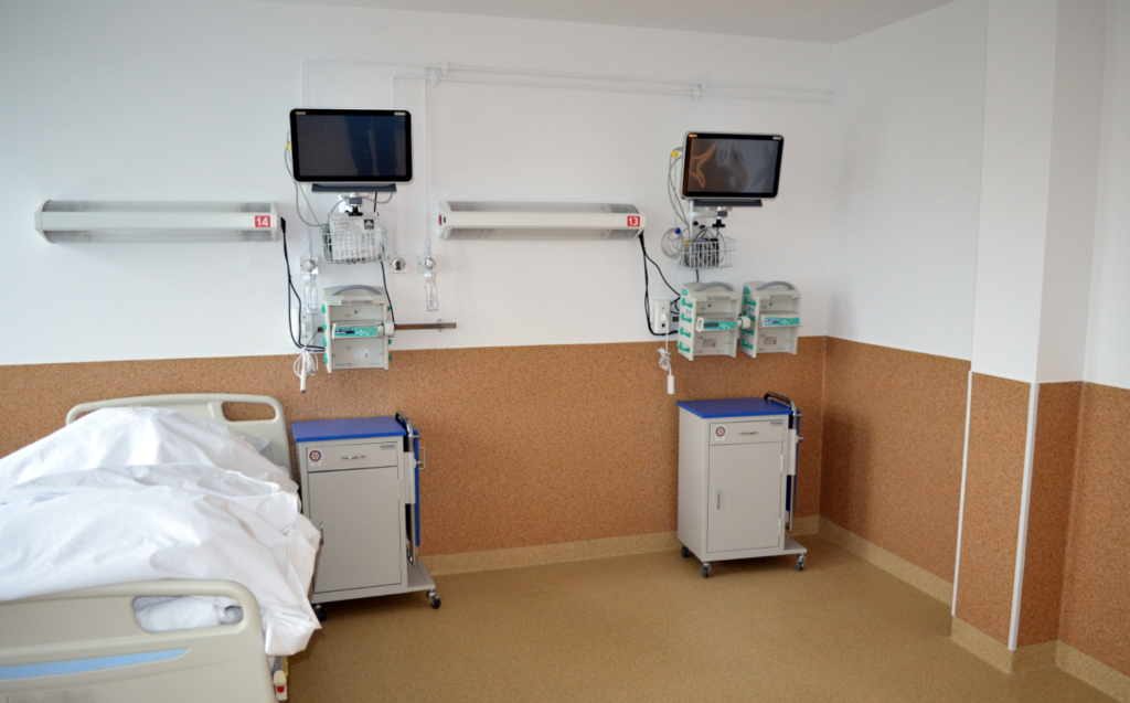 Episcopia Devei a donat Spitalului Județean echipamente medicale în valoare de 325.000 lei