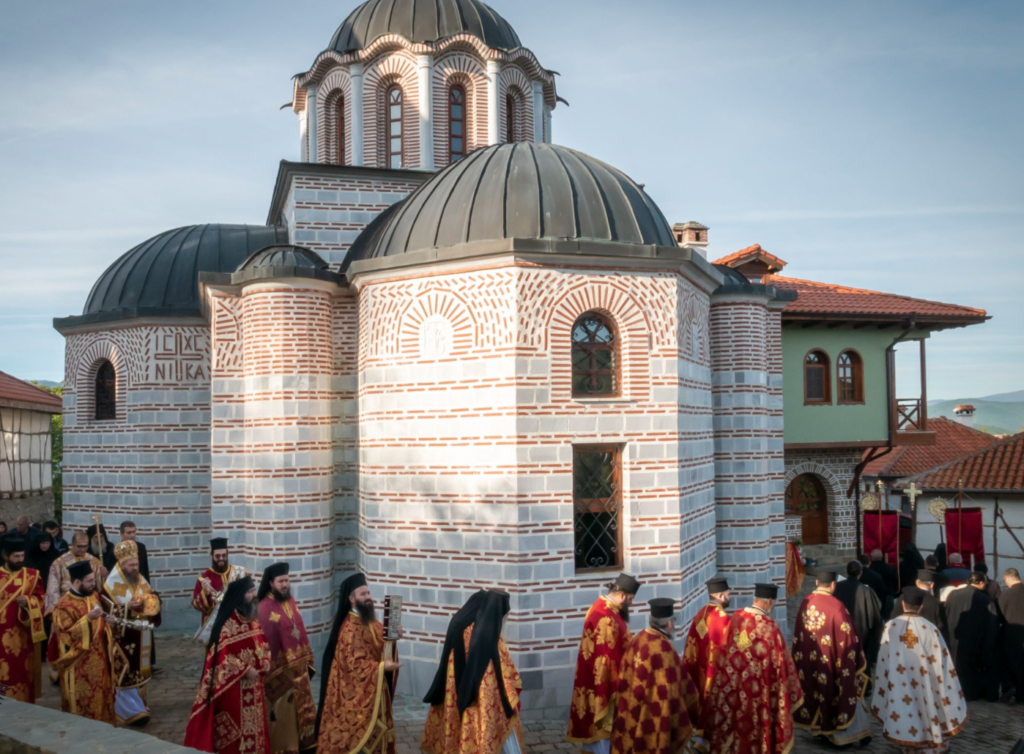 Освещаване на манастирски храм “Св. Пантелеймон” в земенското с. Смиров дол