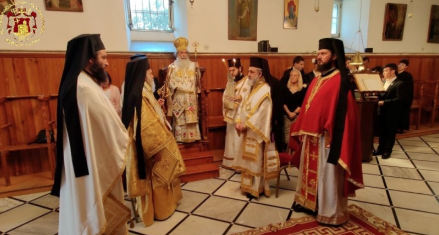 ЕГО БЛАЖЕНСТВО ПАТРИАРХ ИЕРУСАЛИМСКИЙ СЛУЖИТ БОЖЕСТВЕННУЮ ЛИТУРГИЮ В ПАТРИАРШЕЙ ШКОЛЕ СИОНА