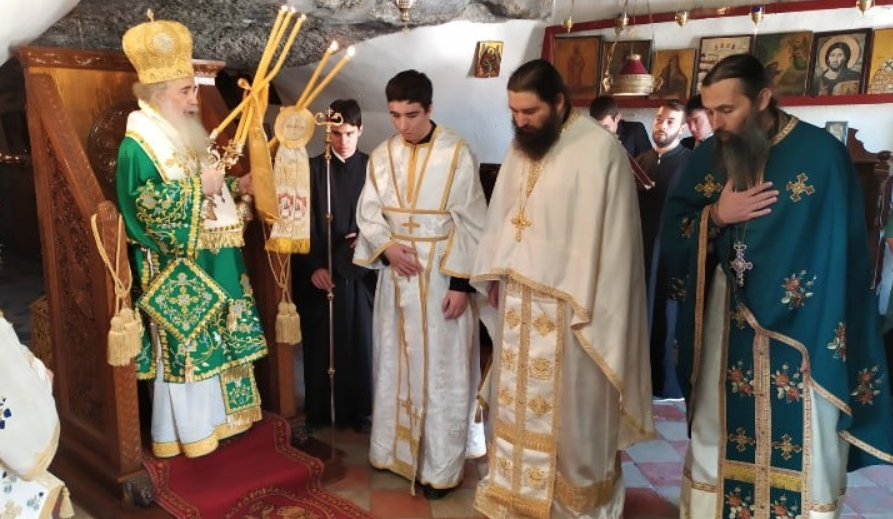 غبطة البطريرك يترأس خدمة القداس الإلهي في دير القديس البار أونوفريوس