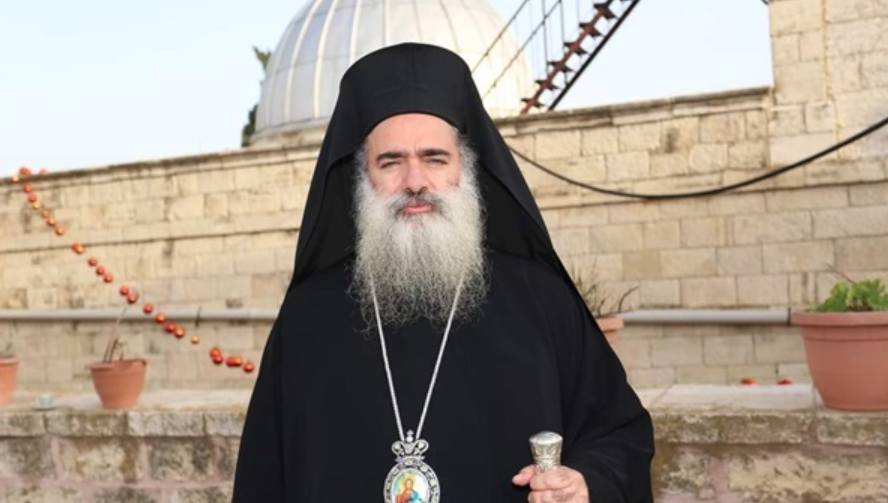 المطران عطا الله حنا : ” نرفض مظاهر التمييز العنصري