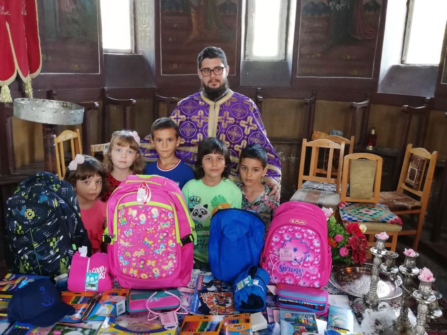 Episcopia Slatinei: Peste 2700 de copii au primit sprijin prin Campania „Ajută și tu un școlar!”