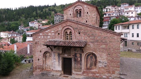 Μόνο εννέα άτομα στις εκκλησίες Καστοριάς και Κοζάνης