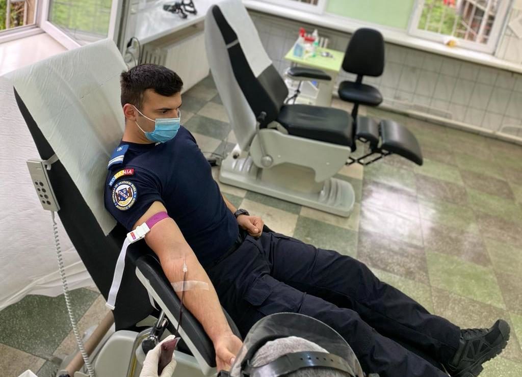 Jandarmi și credincioși din Brașov au donat sânge