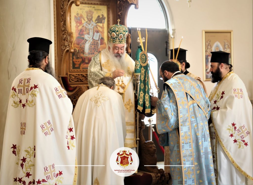 خدمة قداس الأحد بعد رفع الصليب المكرم