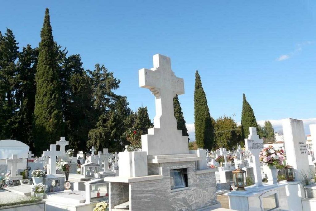 Bill passed transferring chapels within cemeteries in Greece to local Metropolises