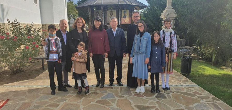Ambasadorul Vietnamului a vizitat biserica satului nemțean Izvoare