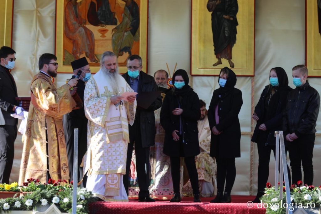 Trei persoane din domeniul medical au primit post mortem Crucea Moldavă pentru mireni