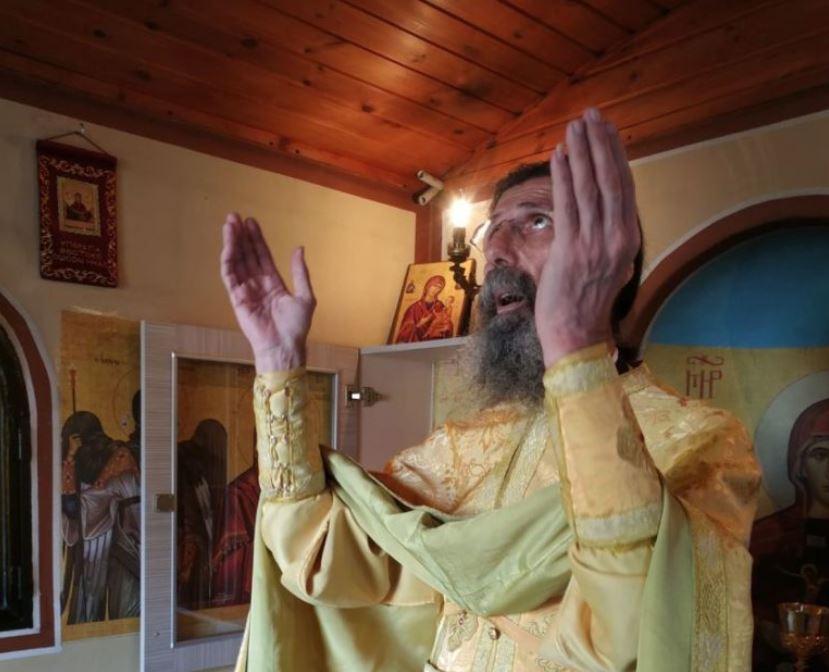 Η ΦΩΤΟΓΡΑΦΙΑ ΤΗΣ ΗΜΕΡΑΣ: Στο παρεκκλήσιο του Αμαξοστασίου