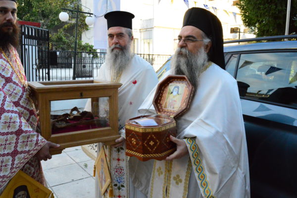 Η ΦΩΤΟΓΡΑΦΙΑ ΤΗΣ ΗΜΕΡΑΣ: Ανακομιδή ενός Αγίου