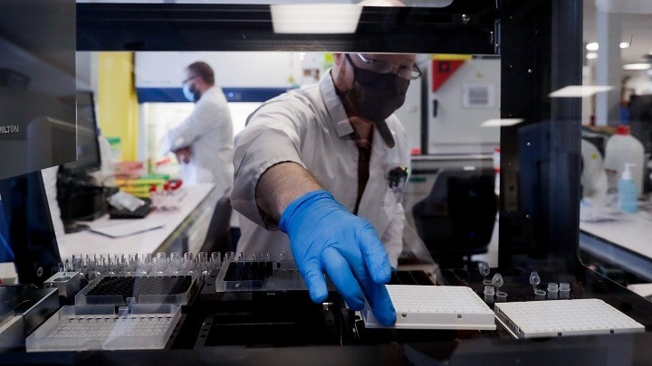 865 νέα κρούσματα, 86 διασωληνωμένοι, 6 θάνατοι