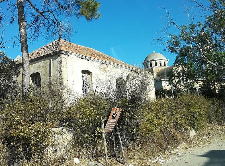 Οι “βουβές” εκκλησίες στα Βαρώσια