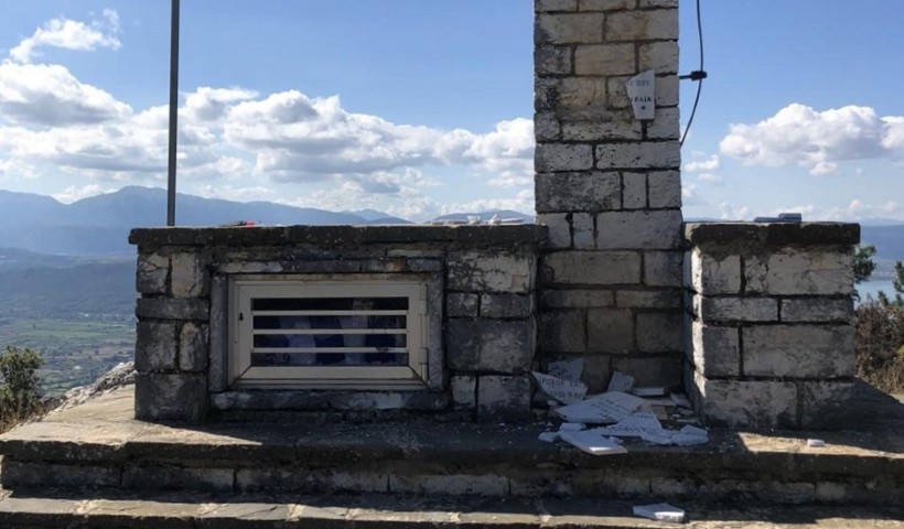 Βανδάλισαν μνημείο του Λορέντζου Μαβίλη στα Ιωάννινα