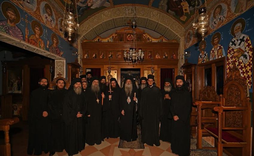 Ακολουθίες μοναχικής κουράς και ρασοφορίας από τον Μητροπολίτη Πειραιώς