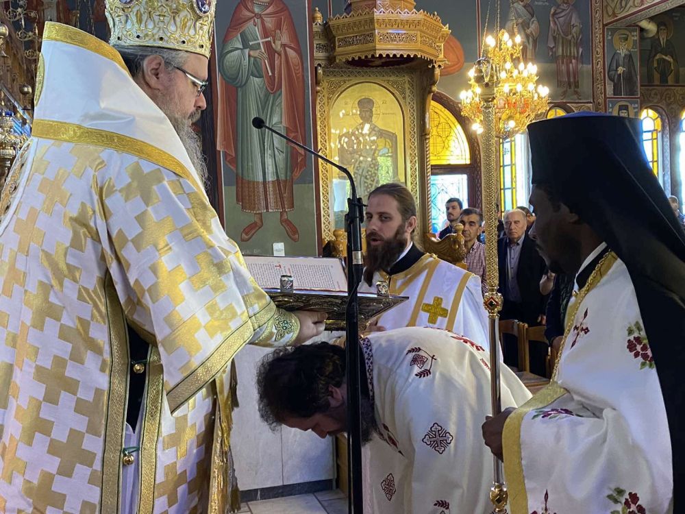 Χειροθεσία πνευματικού από τον Μητροπολίτη Λαρίσης