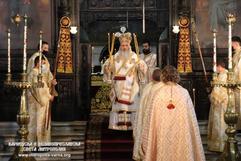 Архиерейска света Литургия в Деня на народните будители