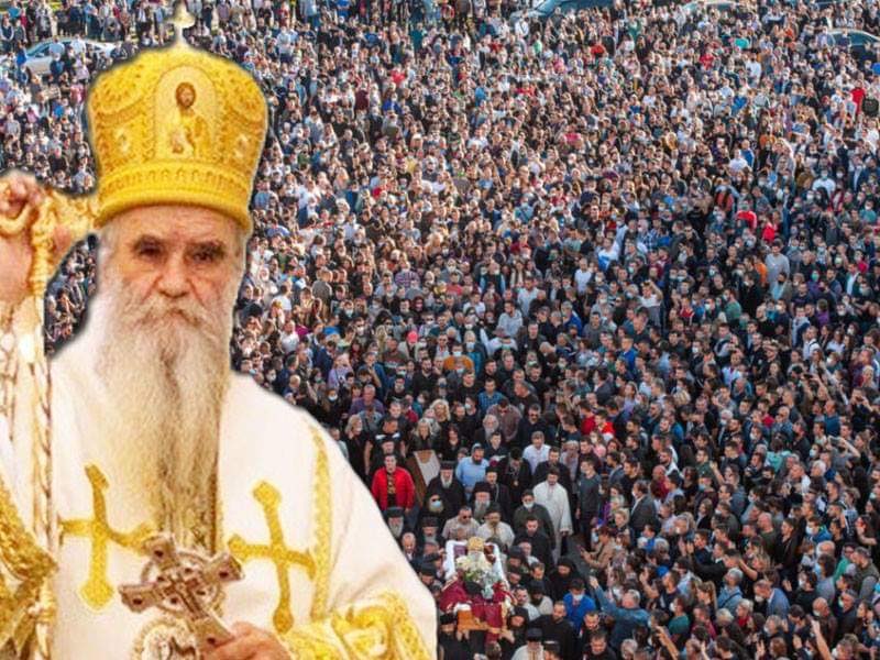 Почело литургијско сабрање око одра блаженопочившег Митрополита Амфилохија