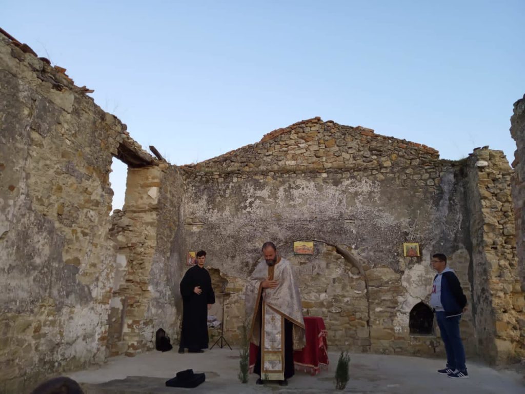 Për herë të parë kryhet shërbesa e mbrëmësores në të kremten e Kryeeëngjëjve Mikael dhe Gavriil në kishën e Kryeëngjëllit Mikael në Dukas- Patos