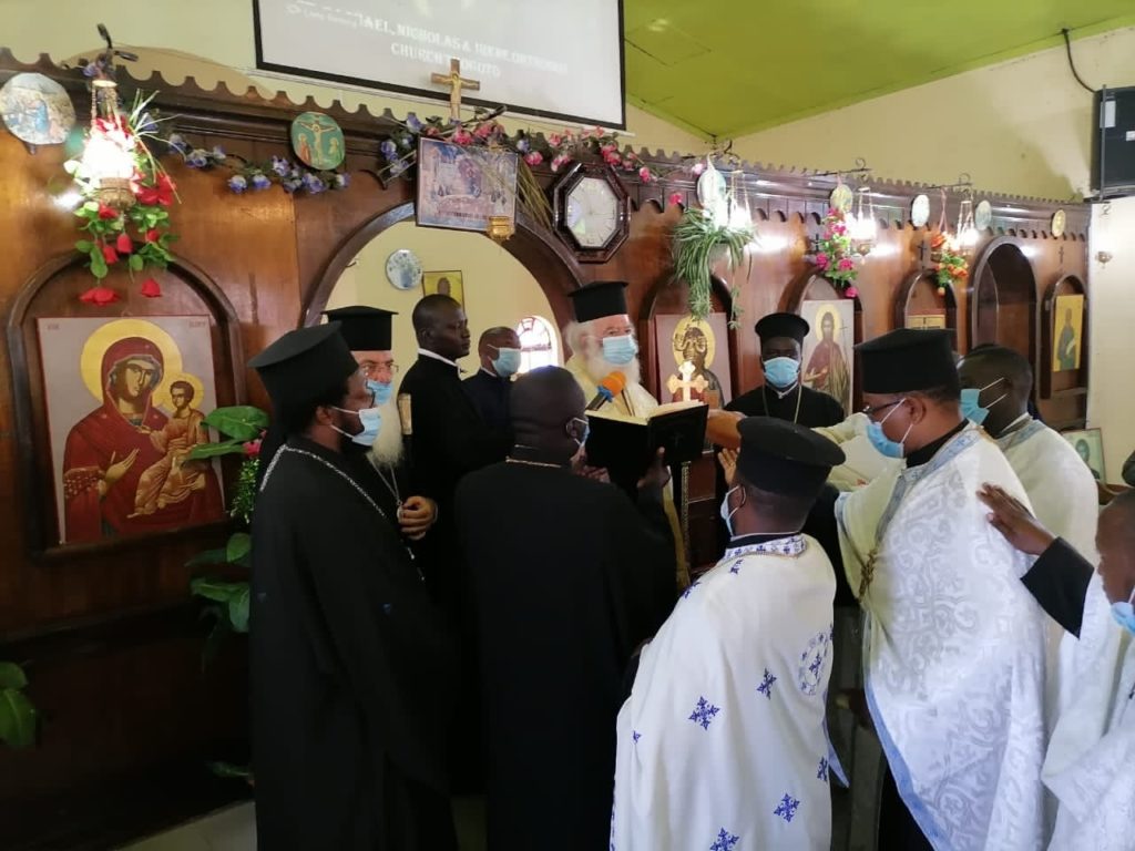 Ο Πατριάρχης Αλεξανδρείας στον τάφο του Επισκόπου Γκαδούνα