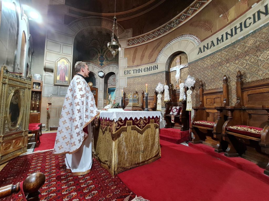 Κεκλεισμένων των θυρών η Θεία Λειτουργία στη Γαλλία