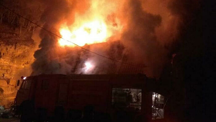 ПОЖАР В КИЗИЛТАШСКОМ МОНАСТЫРЕ В КРЫМУ ПОЛНОСТЬЮ УНИЧТОЖИЛ МОНАШЕСКИЙ ЖИЛОЙ КОРПУС