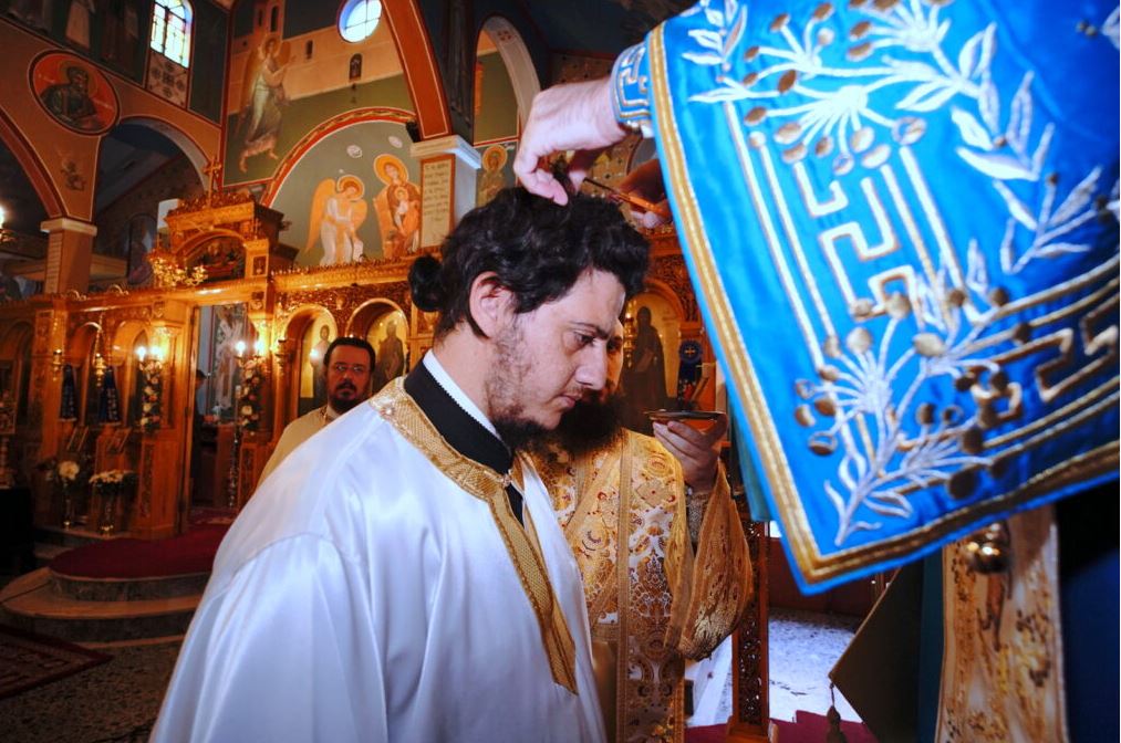 Χειροτόνησε διάκονο ο Μητροπολίτης Πειραιώς