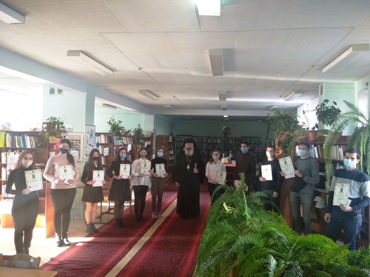 Episcopia de Bălți premiază excelența la învățătură. 11 tineri au primit bursa „Mitropolit Visarion Puiu”