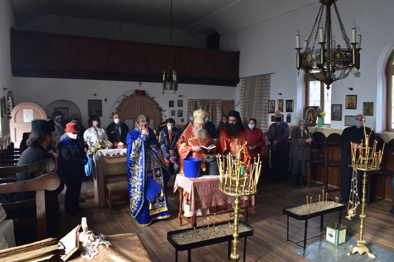 Празнични богослужения и свещенически офикии в Ловчанска епархия