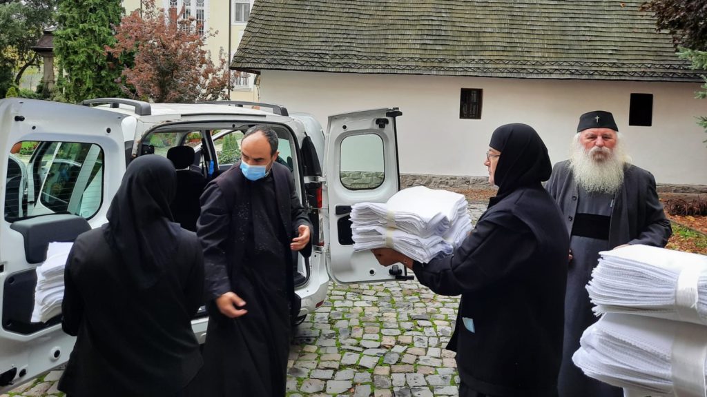 Timișoara Orthodox nuns sew 2,600 towels for hospitals in one night
