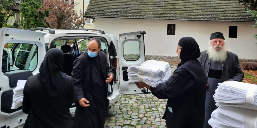 Православне монахиње Темишварa за једну ноћ сашиле 2.600 пешкира за болнице
