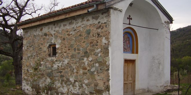 Завърши реставрацията на стенописите на два старинни храма в Кюстендилската духовна околия