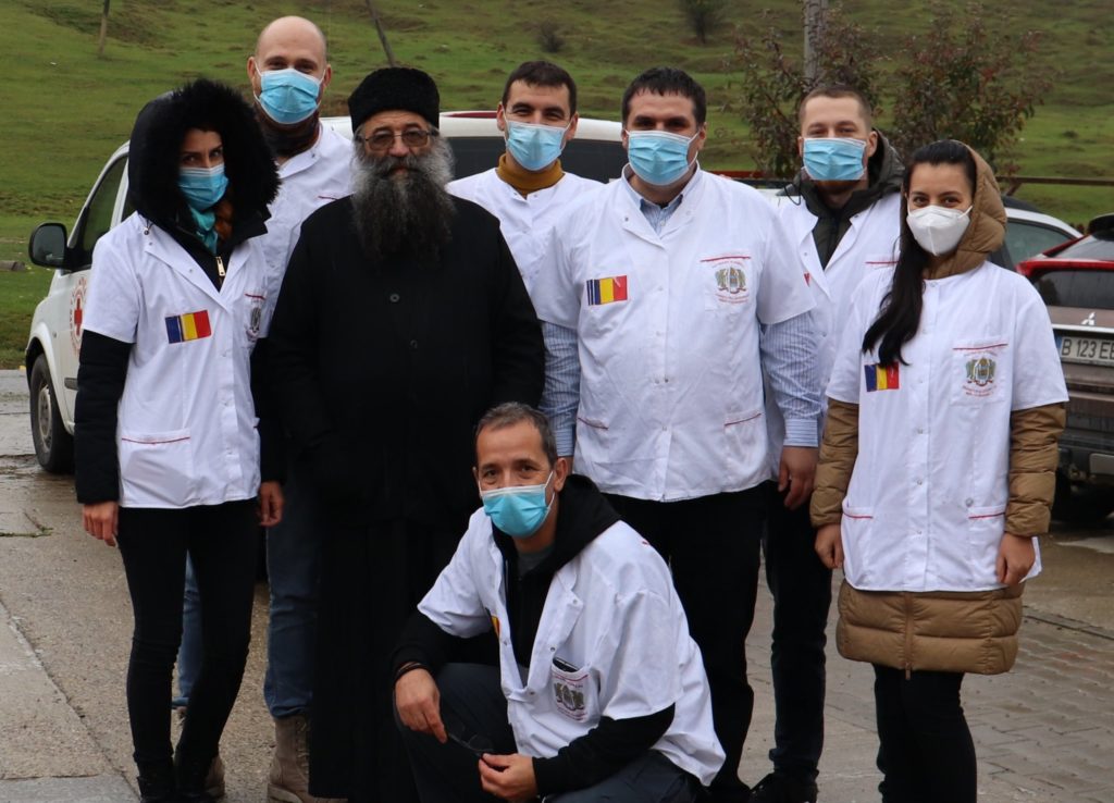 Copiii de la Valea Plopului au primit electrocasnice de la voluntarii CMN
