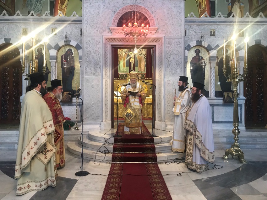 Θείες Λειτουργίες κεκλεισμένων των θυρών στην Κόρινθο