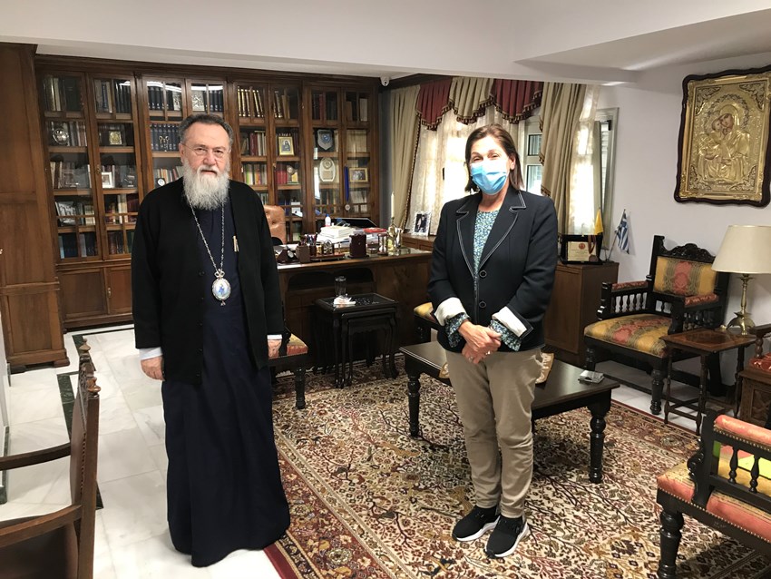 Στον Μητροπολίτη Κορίνθου η Αντιπεριφερειάρχης Αθηνά Κόρκα