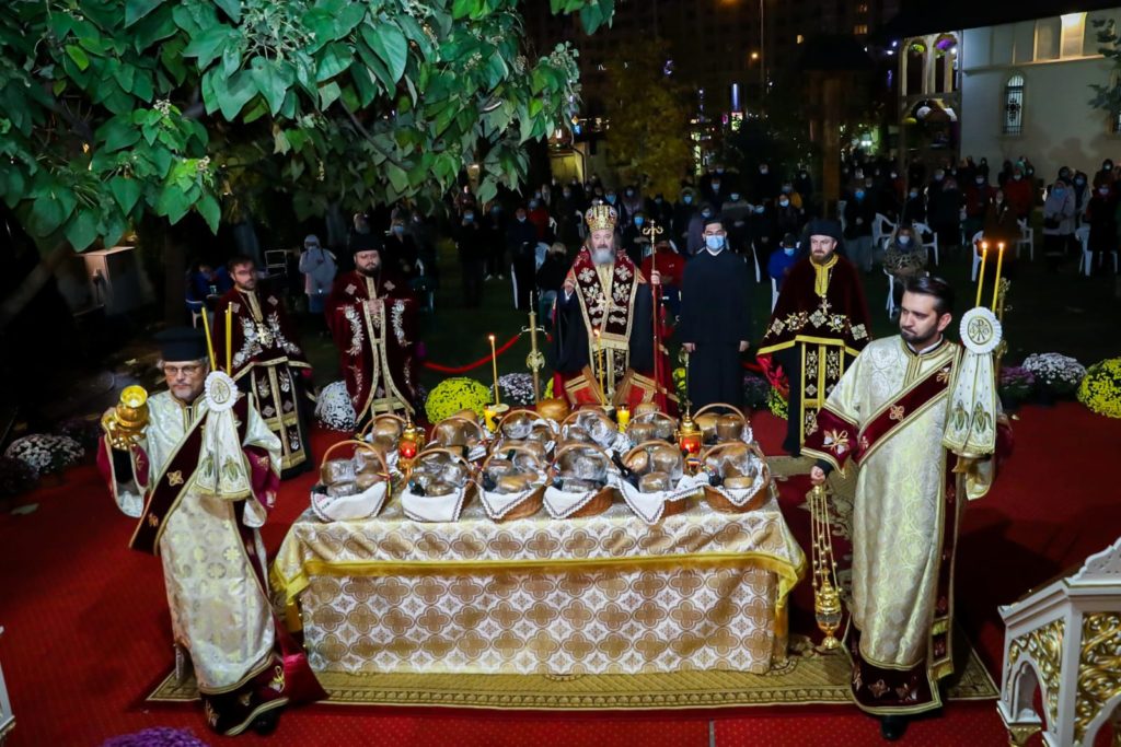 Priveghere la Paraclisul CMN. PS Ieronim indică asemănarea dintre Sf. Ioan Gură de Aur și Sf. Nectarie