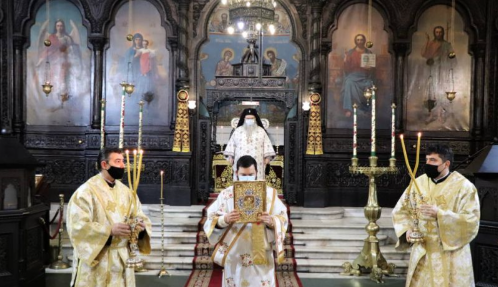 Митрополит Йоан отслужи света Литургия във варненския катедрален храм