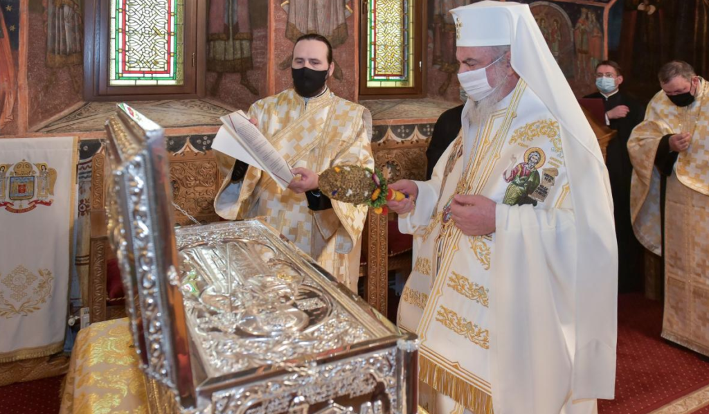 Raclă nouă, sfinţită pentru Parohia „Izvorul Tămăduirii” – Mavrogheni