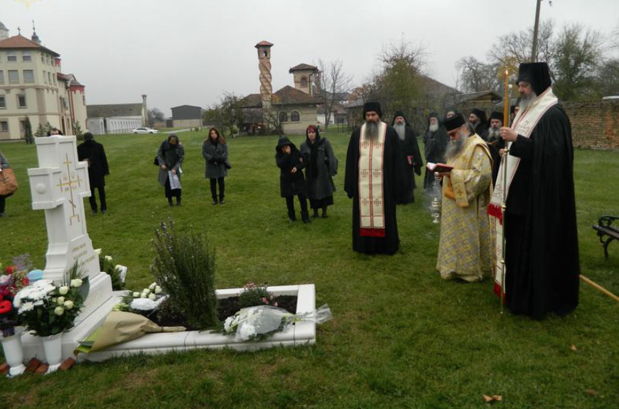 Парастос блаженопочившем епископу јегарском Јерониму