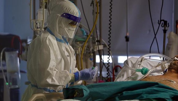 Όλο και περισσότερες εθελόντριες νοσηλεύτριες φτάνουν στη Θεσσαλονίκη