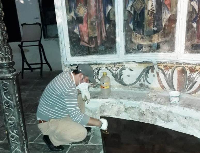 Berat, dezinfektim strukturës së drurit në kishën “Fjetja e shën Mërisë” në Kala