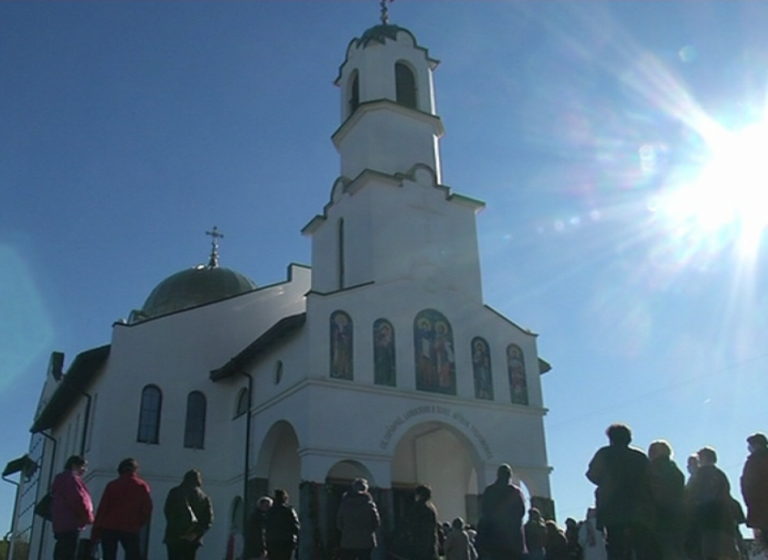 Осветиха новия храм в Габрово