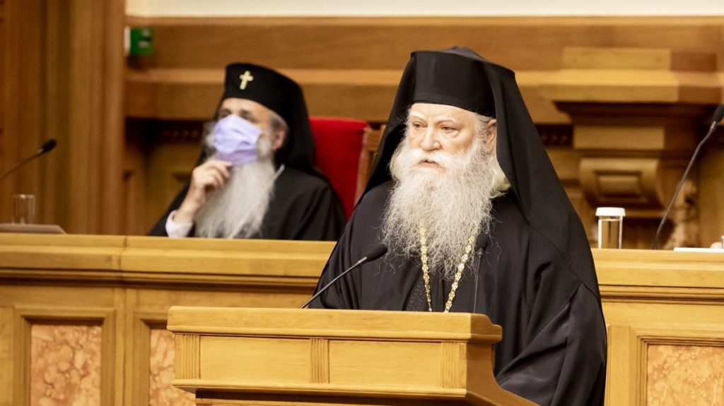 Cărțile Arhiepiscopului Calinic au adus 5.000 de lei pentru vârstnici în debutul Campaniei „Filantropie și-n pandemie”