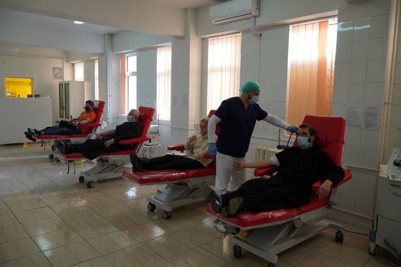 50 de clerici şi credincioşi din Protopopiatul Tecuci, în sprijinul vieţii: Au donat sânge