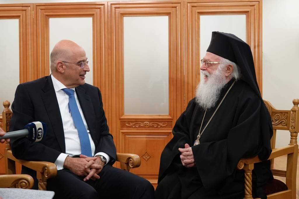 Ευχές Δένδια στον Αρχιεπίσκοπο Αλβανίας για ανάρρωση