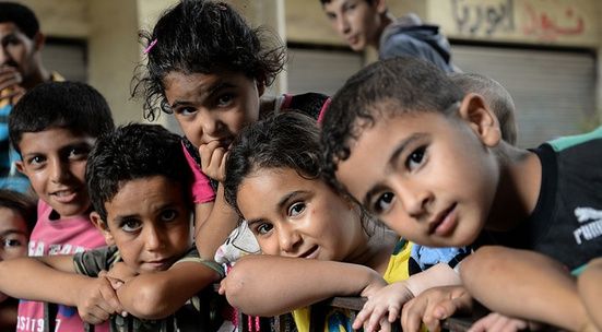 Συλλογή ρούχων από ιερούς ναούς για παιδιά προσφύγων και μεταναστών