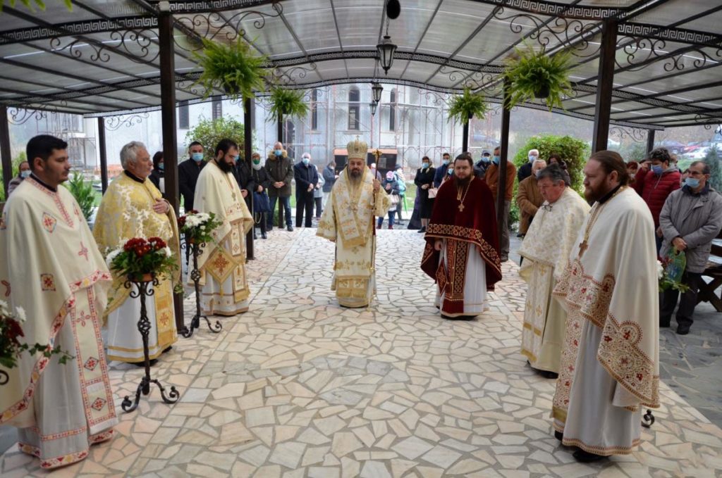 Ierarhul Devei şi Hunedoarei, la hramul Schitului Nandru