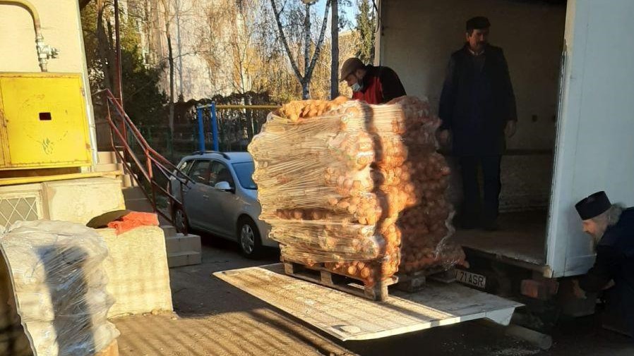 Arhiepiscopia Sucevei și Rădăuților a oferit 20 de tone de cartofi spitalelor din eparhie