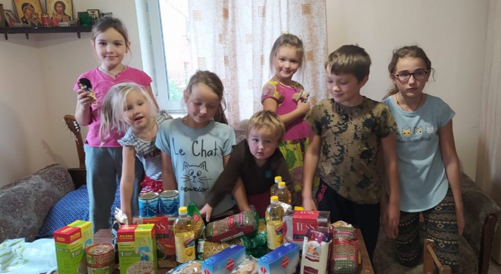 В Гатчинской епархии 800 нуждающихся семей получили продуктовую помощь от Синодального отдела